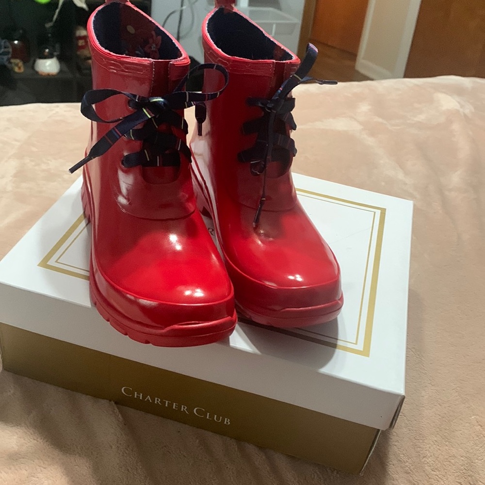 New adorable Red Charter club rain booties